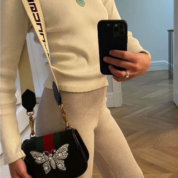 Gucci totem shoulder bag. In immaculate condition. Comes with dustbag. 100%auth. - Picture 4 of 5